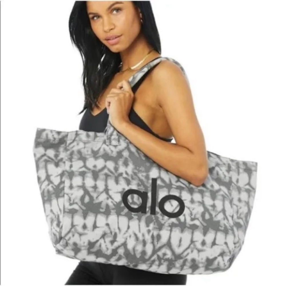 Alo yoga bag
